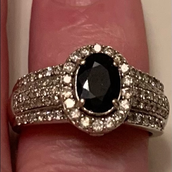 14 KT WHITE GOLD SAPPHIRE & DIAMOND RING - Picture 3 of 8